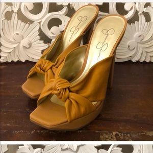 Never used abs didn’t realize I had these in another box! Size 9 brand new!!